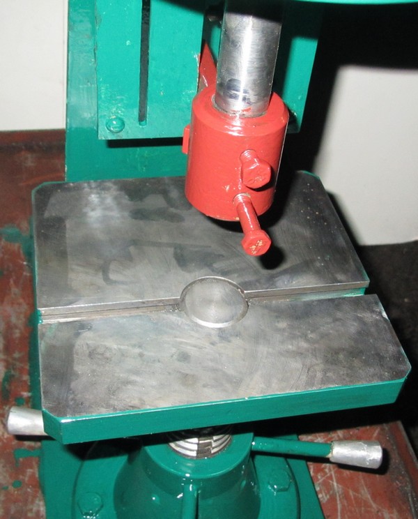 пресс настольный пневматический , предназначен для операций холодной штамповки: вырубки, пробивки, гибки, неглубокой вытяжки , опрессовки зажимов , скоб и наконечников на проводах , таблетпресс , таблетирование ,  Габаритный размер 730х530х230 мм